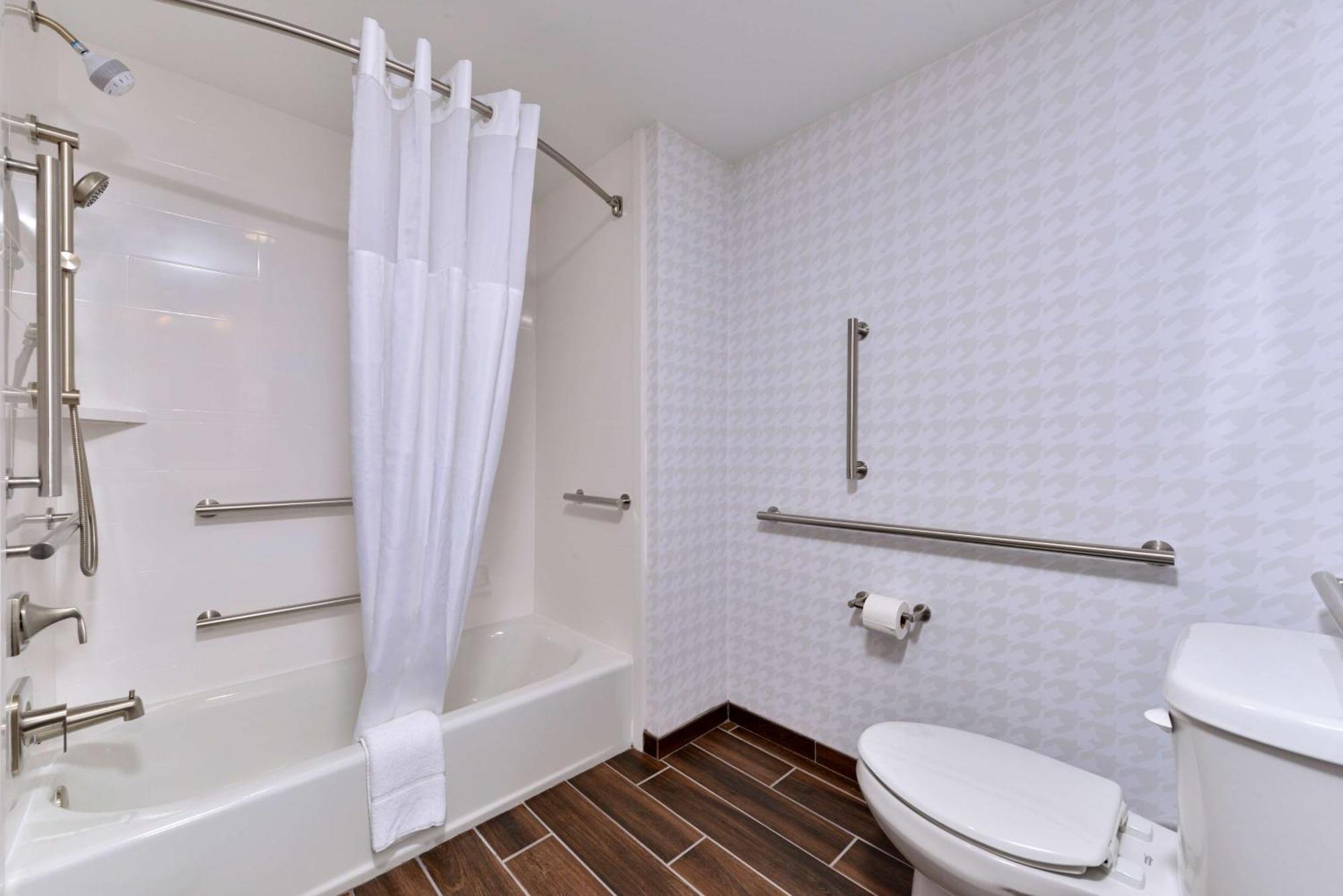 Hampton Inn & Suites Greensboro Downtown, Nc Екстер'єр фото