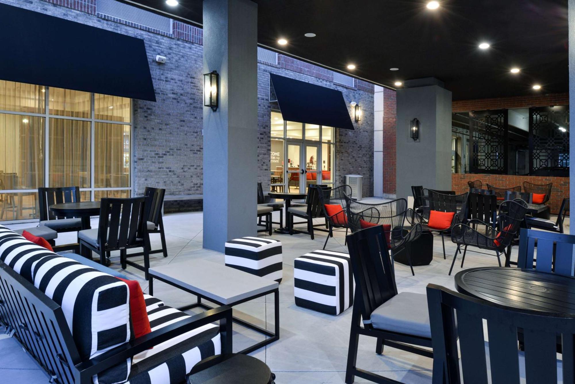 Hampton Inn & Suites Greensboro Downtown, Nc Екстер'єр фото