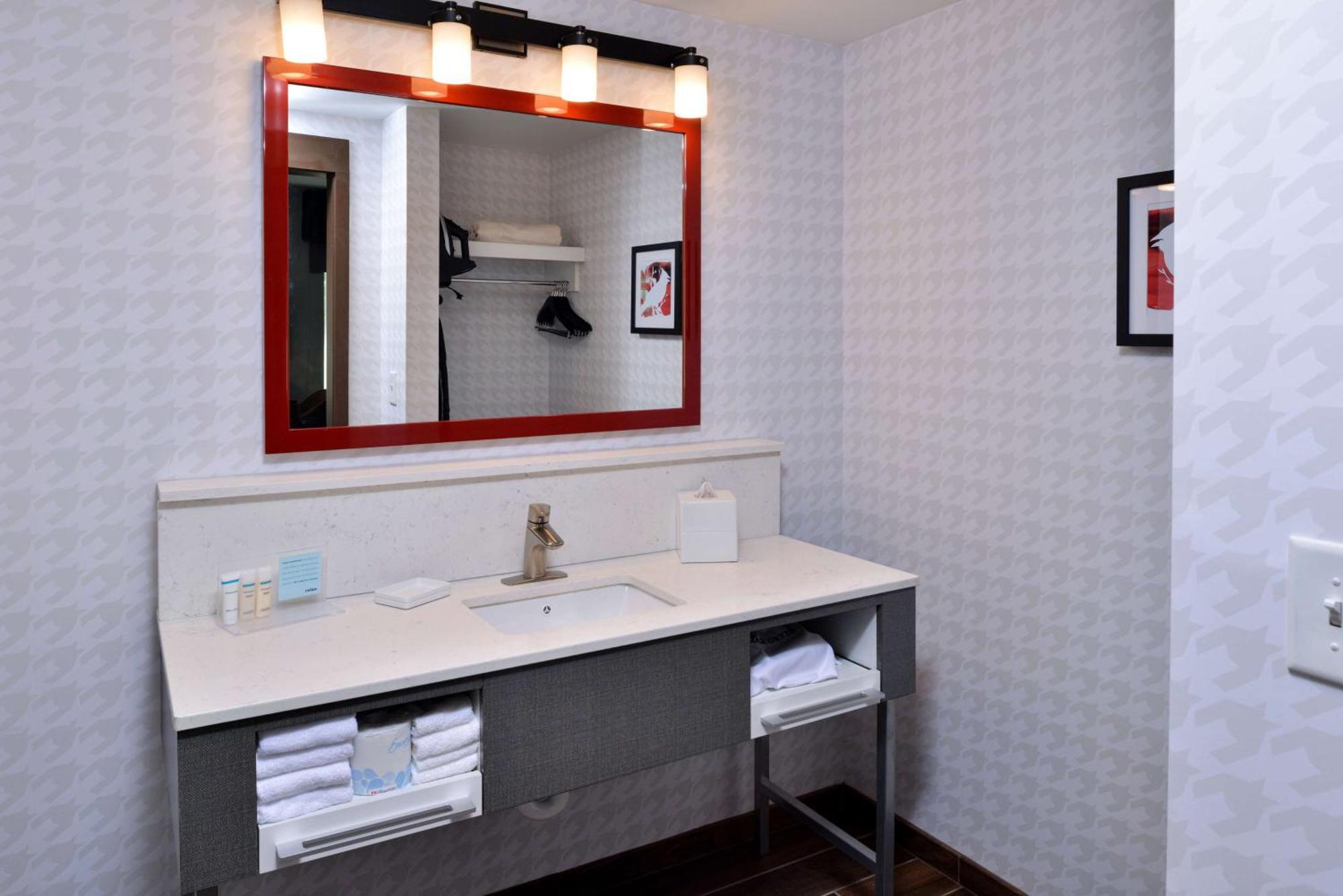 Hampton Inn & Suites Greensboro Downtown, Nc Екстер'єр фото