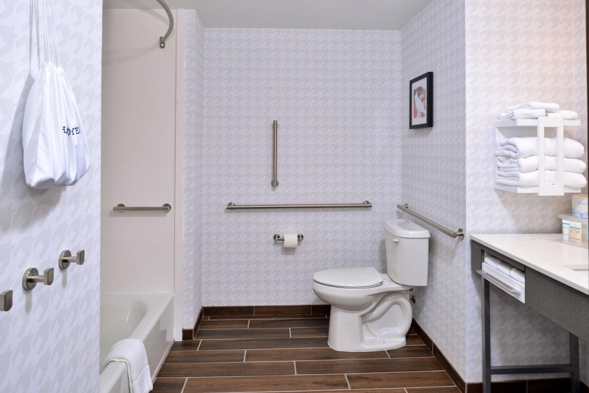 Hampton Inn & Suites Greensboro Downtown, Nc Екстер'єр фото