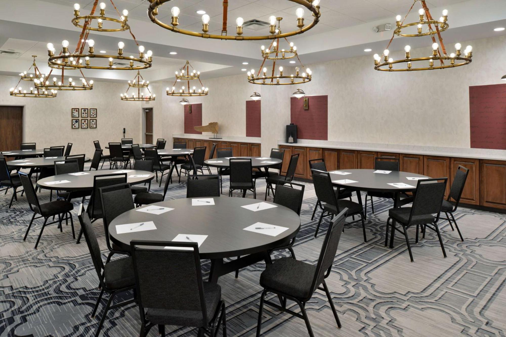Hampton Inn & Suites Greensboro Downtown, Nc Екстер'єр фото