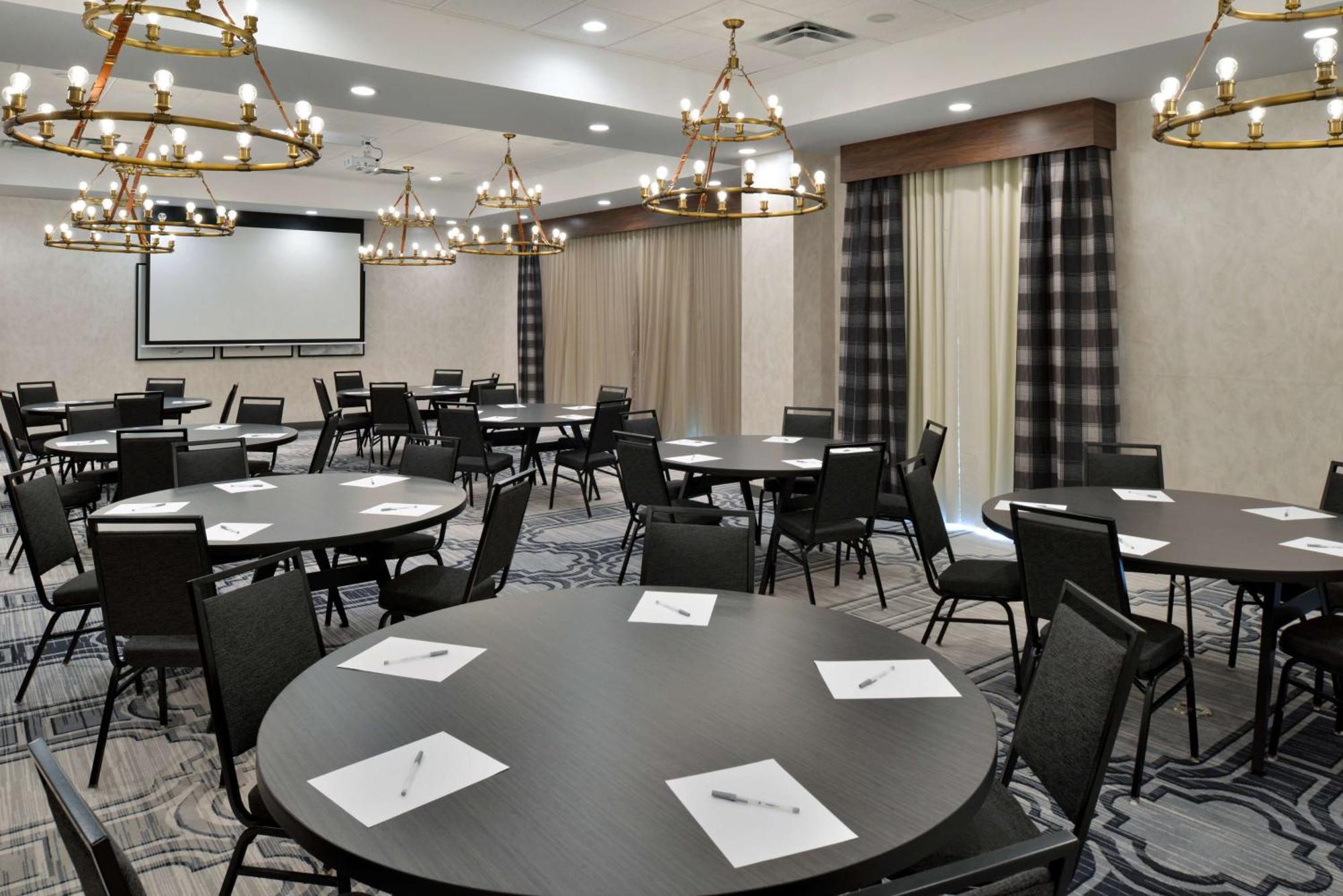 Hampton Inn & Suites Greensboro Downtown, Nc Екстер'єр фото