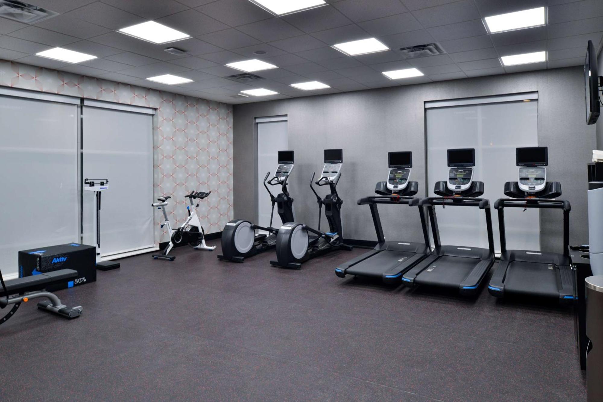 Hampton Inn & Suites Greensboro Downtown, Nc Екстер'єр фото