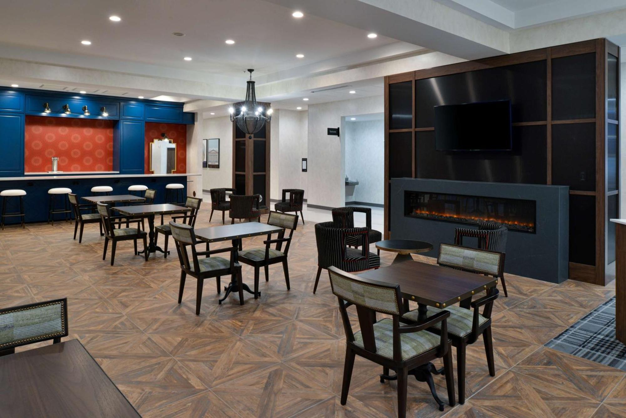 Hampton Inn & Suites Greensboro Downtown, Nc Екстер'єр фото