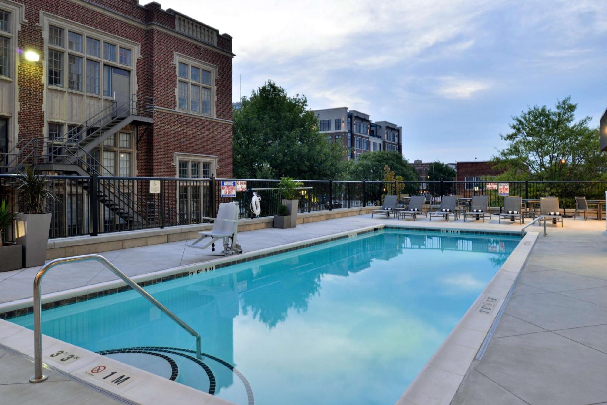 Hampton Inn & Suites Greensboro Downtown, Nc Екстер'єр фото