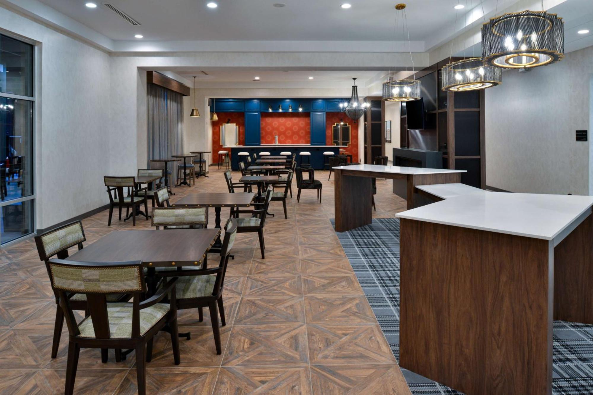 Hampton Inn & Suites Greensboro Downtown, Nc Екстер'єр фото
